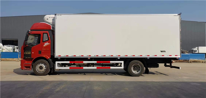 解放J6L 7米6肉鉤冷藏車