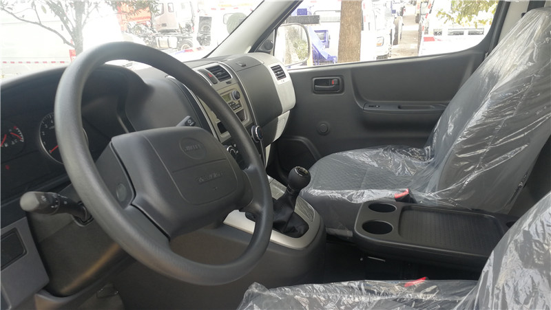 金杯快運國六面包冷藏車