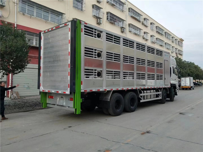 東風(fēng)天龍鋁合金豬苗運輸車