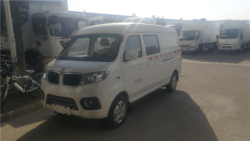 金杯雙排面包冷藏車(chē)