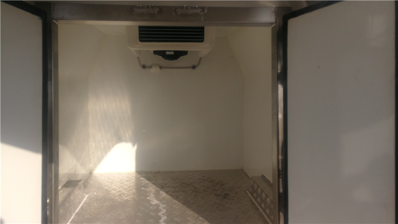 金杯雙排面包冷藏車(chē)