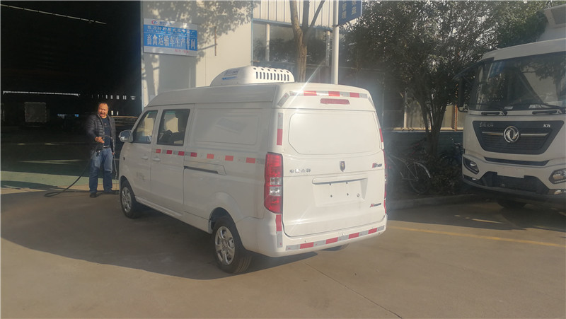 金杯雙排面包冷藏車(chē)