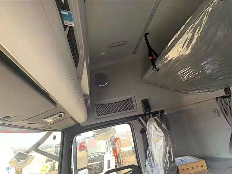 東風(fēng)天龍國(guó)六9米6冷藏車(chē)