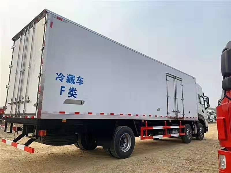 東風(fēng)天龍國(guó)六9米6冷藏車(chē)