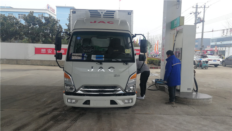 江淮康鈴排半3米4冷藏車