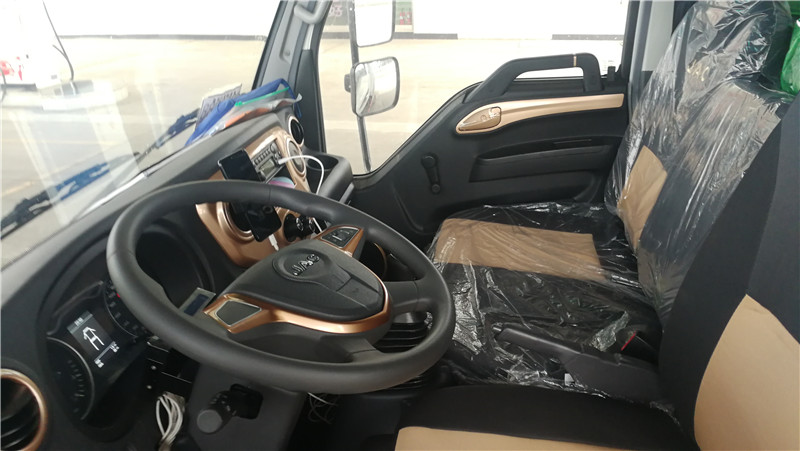 江淮康鈴排半3米4冷藏車