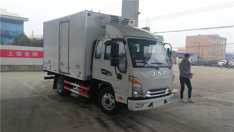 江淮康鈴排半3米4冷藏車