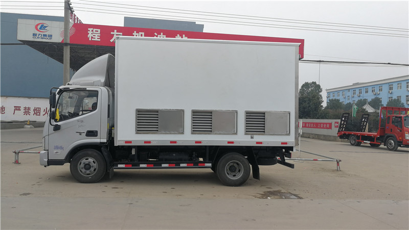 歐馬可雞苗運輸車