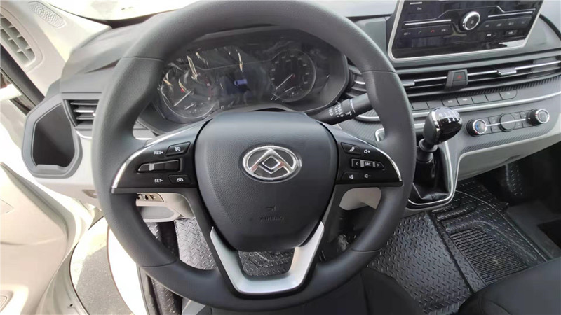 上汽大通國六面包冷藏車 (11).jpg