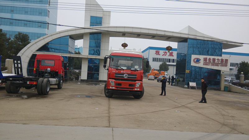 東風(fēng)天錦30方散裝飼料運 東風(fēng)天錦30方散裝飼料運