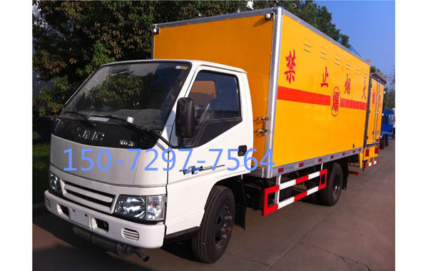 江鈴凱運(yùn)防爆車.jpg 江鈴凱運(yùn)防爆車.jpg